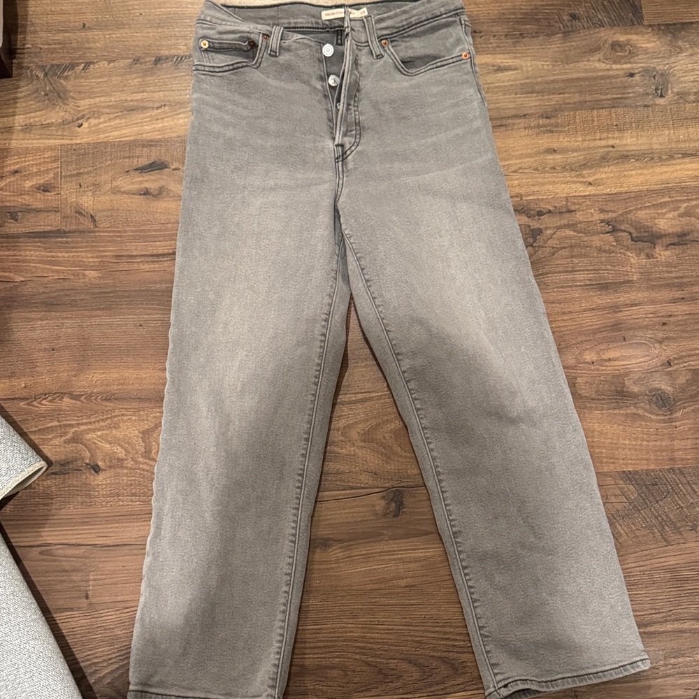 Women's Straight Leg Jeans in Gray Wash